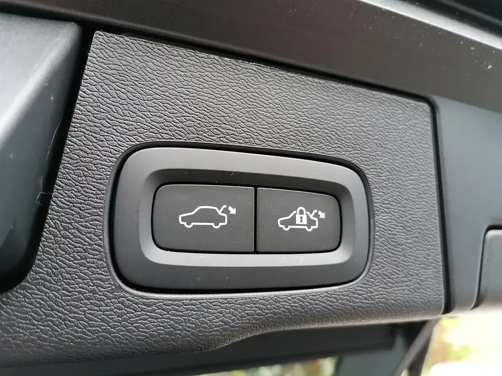 Gebraucht Volvo XC60 Ultimate 197 PS (144 kW) 2023 Vapour grey SUV