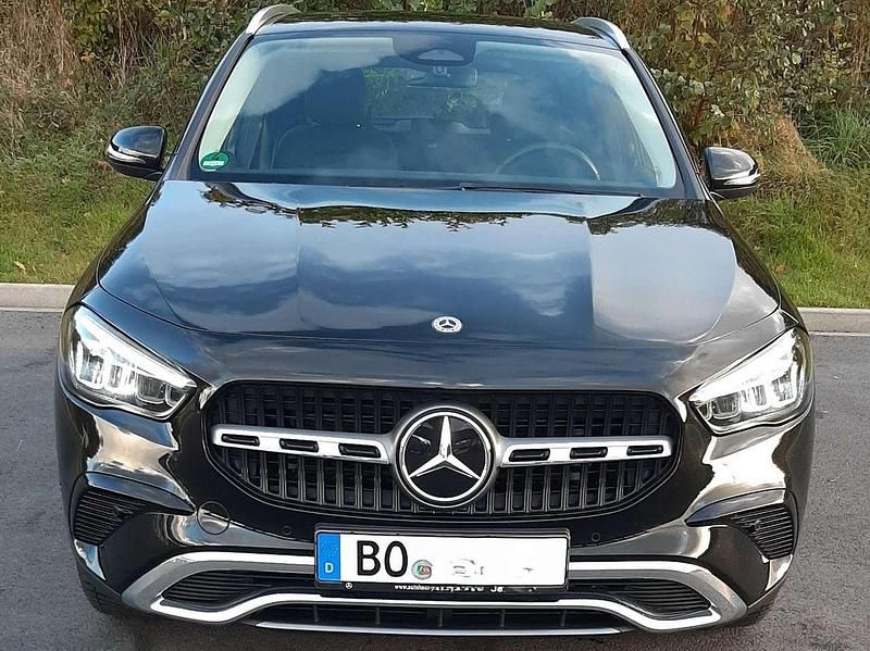 Schwarz Gebraucht 2024 Mercedes GLA200 Advanced SUV | 36.900 € (Guter Preis) - Bild 1/4