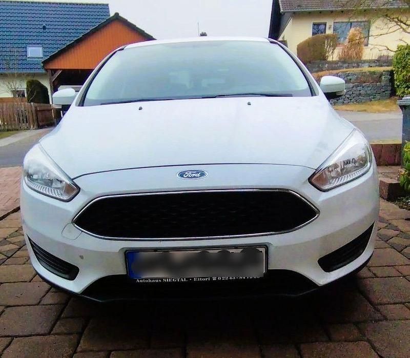 Gebraucht Ford Focus Ambiente 101 PS (74 kW) 2016 Weiß Kombi