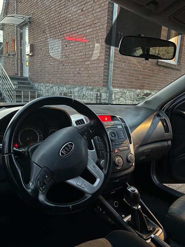 Gebraucht Kia Ceed 116 PS (85 kW) 2010 Blau Kleinwagen