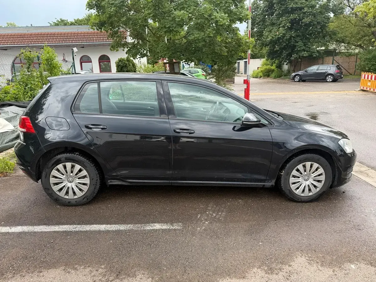 Gebraucht VW Golf VII 105 PS (77 kW) 2013 Schwarz Limousine