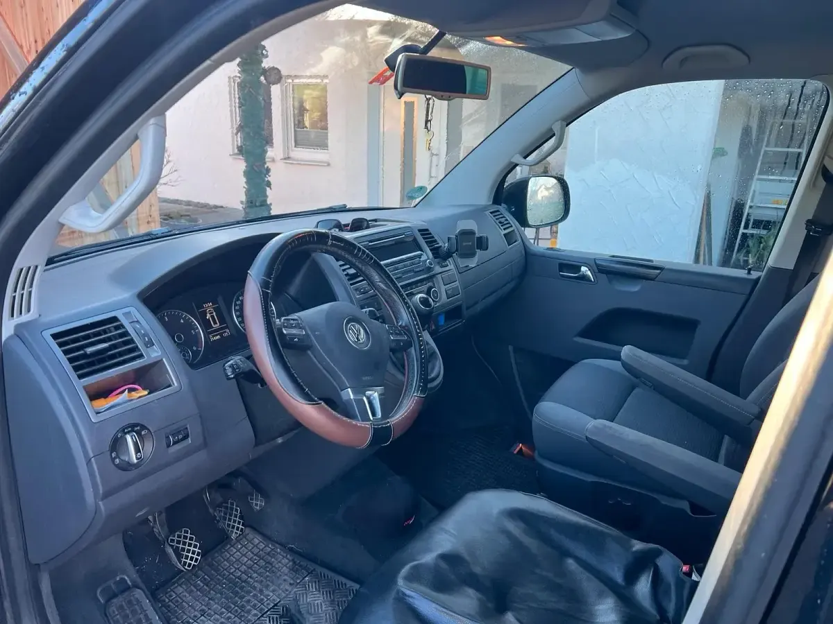 Używany VW Caravelle 140 KM (102 kW) 2015 Czarny Van