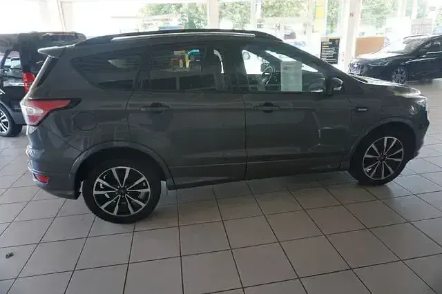 Gebraucht Ford Kuga ST-Line 150 PS (110 kW) 2019 Grau SUV