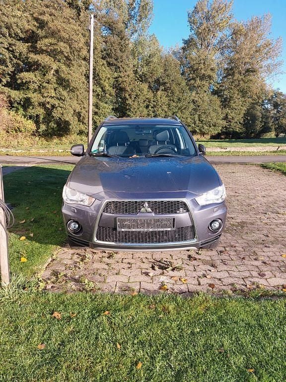 Grau Gebraucht 2011 Mitsubishi Outlander Instyle SUV | 4.500 € (Superpreis) - Bild 1/4