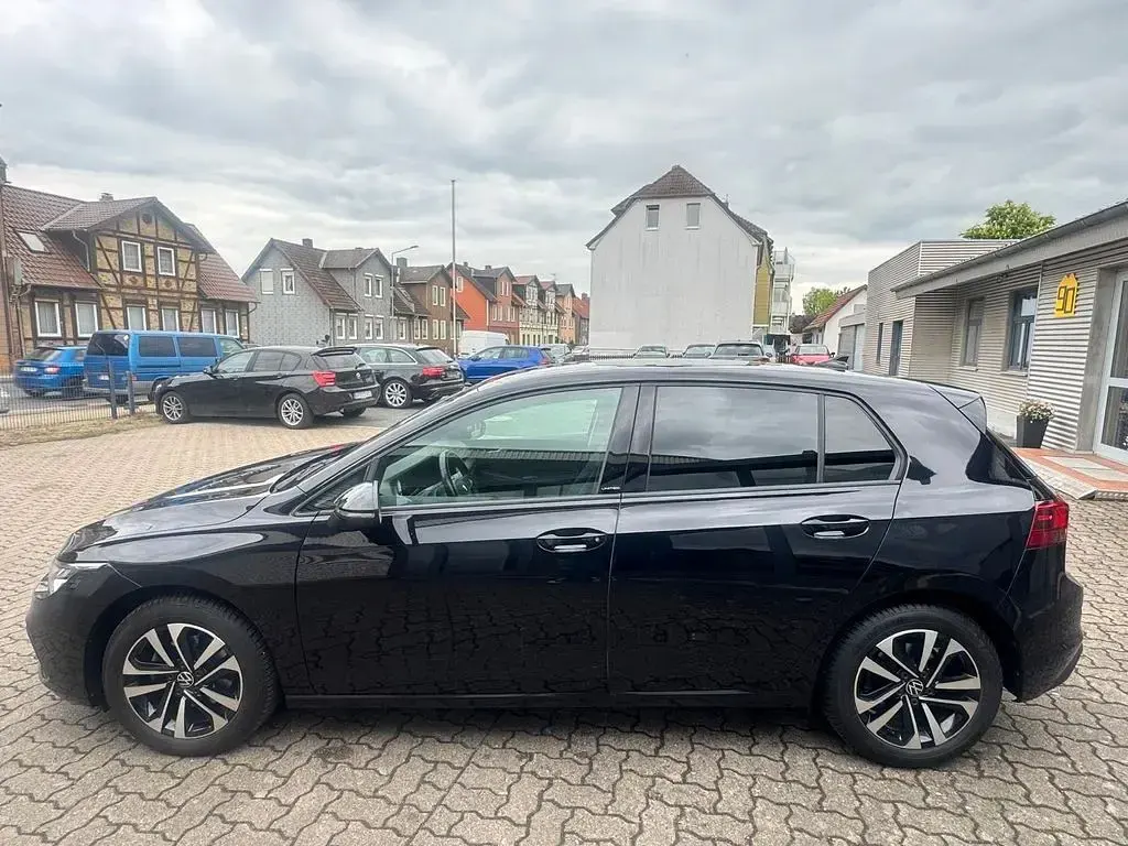 Second-hand VW Golf VII United 150 CP (110 kW) 2021 Negru Hatchback