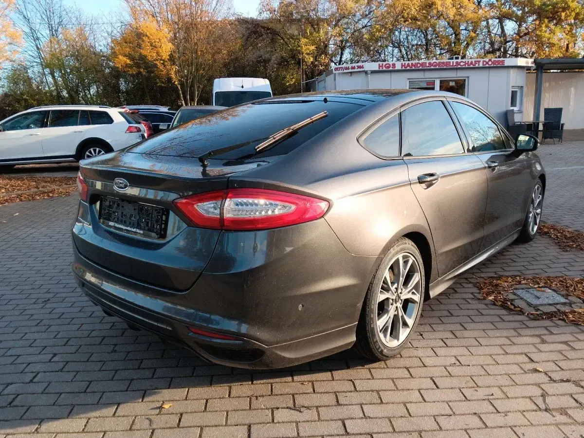 Gebraucht Ford Mondeo ST-Line 160 PS (117 kW) 2018 Grau Limousine