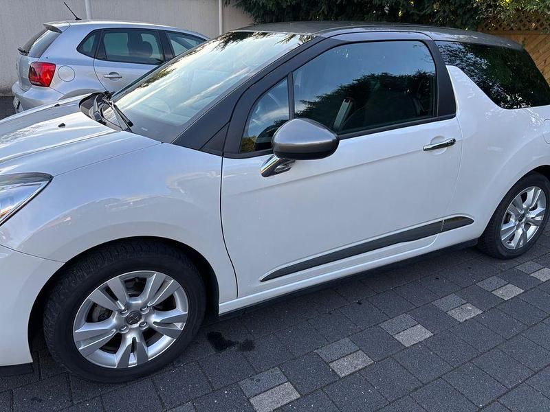 Weiß Gebraucht 2015 Citroën DS3 Chic Kleinwagen | 7.100 € (Fairer Preis) - Bild 1/4