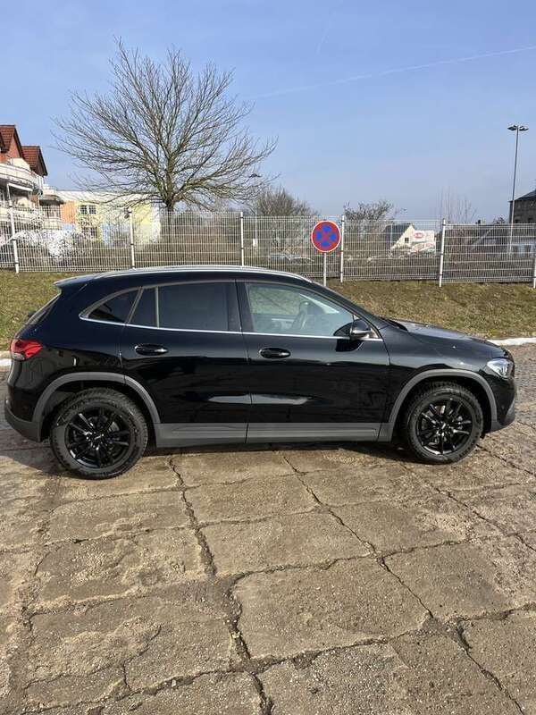 Schwarz Gebraucht 2020 Mercedes GLA200 SUV | 27.500 € (Superpreis) - Bild 1/4
