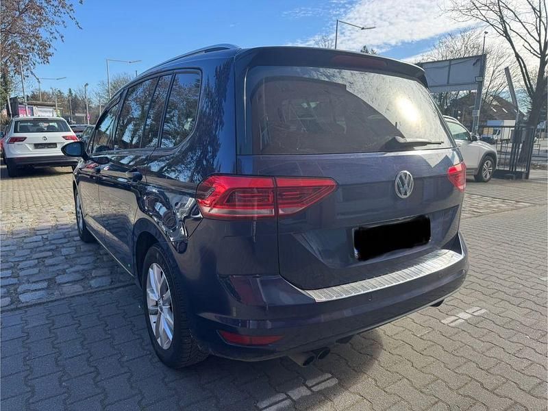 Gebraucht VW Touran Comfortline 150 PS (110 kW) 2016 Blau Van / Kleinbus
