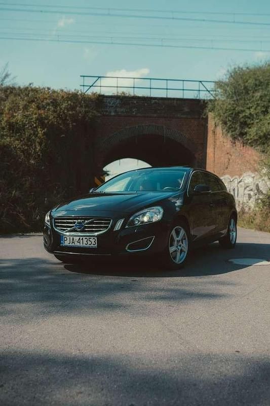 Gebraucht 2011 Volvo V60 Summum Kombi | 11.500 € (Fairer Preis) - Bild 1/4