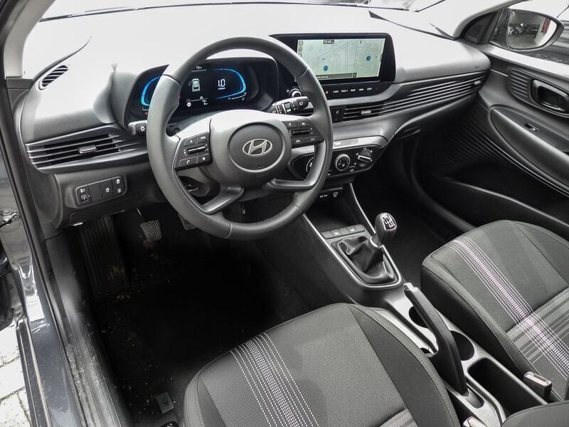 Neu Hyundai i20 Select 101 PS (74 kW) 2025 Grau Limousine