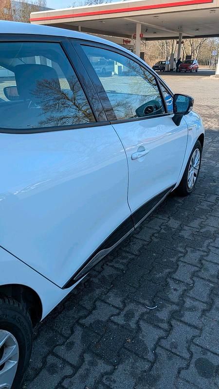 Gebraucht Renault Clio IV 73 PS (53 kW) 2018 Weiß Kleinwagen