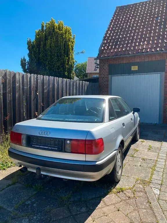 Gebraucht Audi 80 90 PS (66 kW) 1993 Silber Limousine