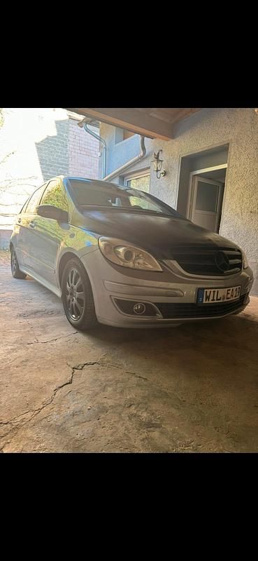 Blau Gebraucht 2005 Mercedes B200 Van / Kleinbus | 1.490 € (Teuer) - Bild 1/4