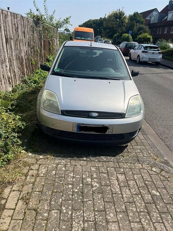 Gebraucht Ford Fiesta 60 PS (44 kW) 2004 Silber Kleinwagen
