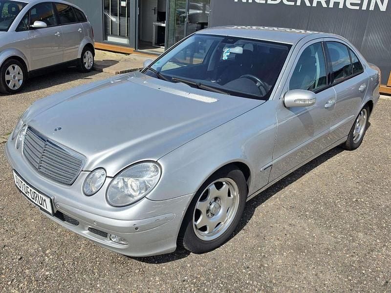Gebraucht Mercedes E320 224 PS (164 kW) 2002 Brillantsilber Limousine