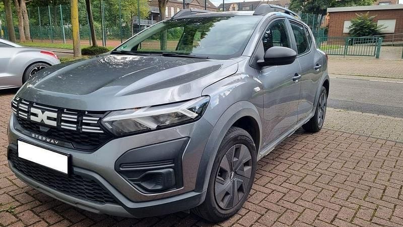 Grau Gebraucht 2024 Dacia Sandero Stepway Kleinwagen | 12.800 € (Superpreis) - Bild 1/4