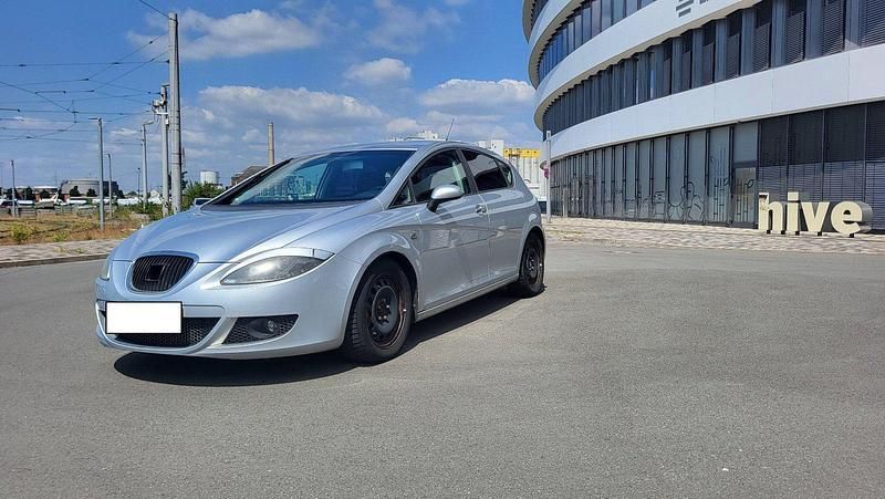 Silber Gebraucht 2006 Seat Leon Limousine | 700 € (Superpreis) - Bild 1/4
