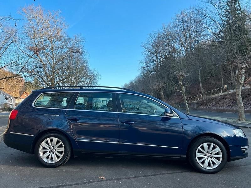 Gebraucht VW Passat 140 PS (102 kW) 2010 Blau Kombi