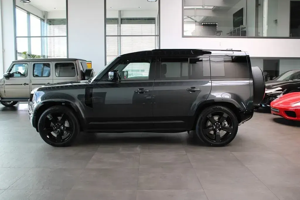 Neu Land Rover Defender Carpathian Edition 349 PS (256 kW) 2026 Grau SUV