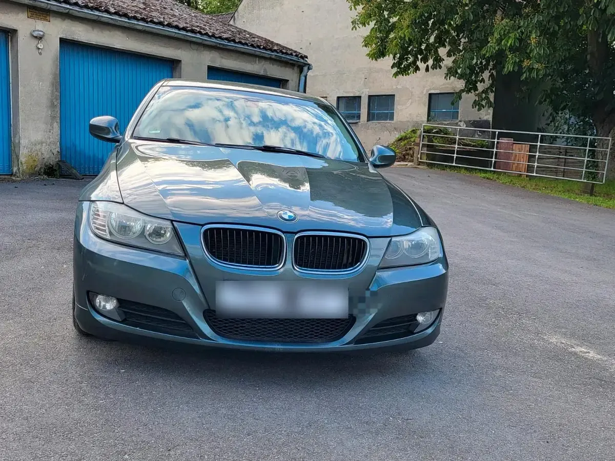 Gebraucht BMW 320 177 PS (130 kW) 2010 Grün Limousine