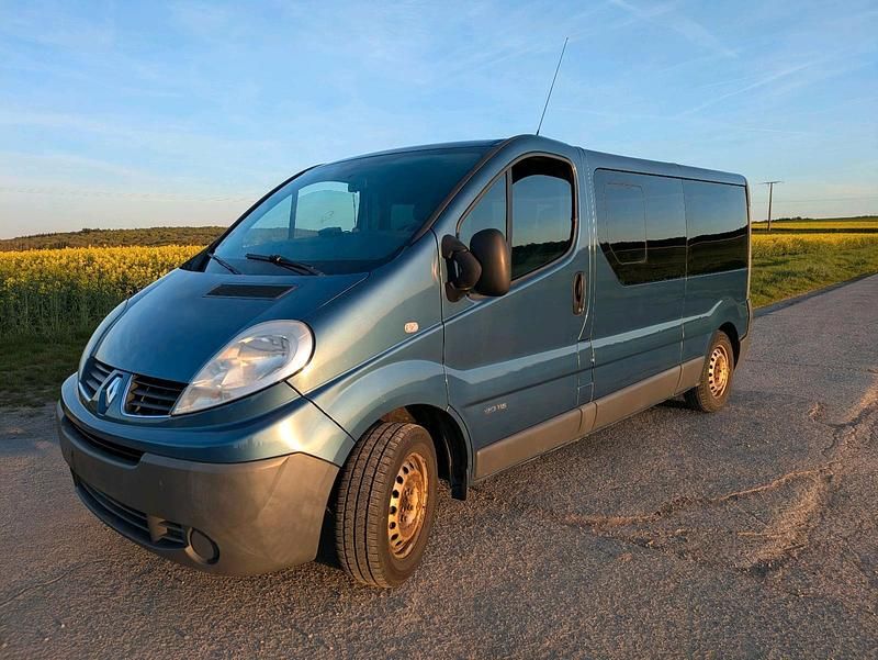 Second-hand Renault Trafic 115 CP (84 kW) 2008 Albastru Monovolum