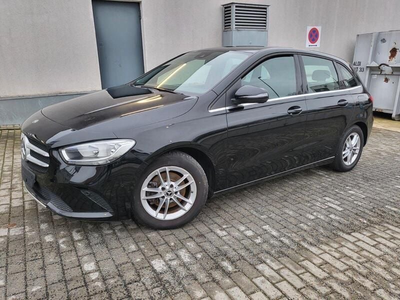 Schwarz Gebraucht 2020 Mercedes B180 Van / Kleinbus | 12.999 € (Fairer Preis) - Bild 1/4