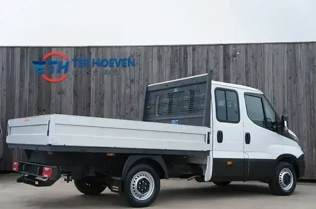 Second-hand Iveco 35.12 116 CP (85 kW) 2017 Alb Van