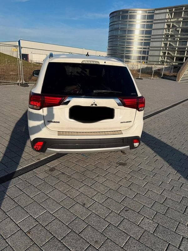 Gebraucht Mitsubishi Outlander 150 PS (110 kW) 2016 Weiß SUV