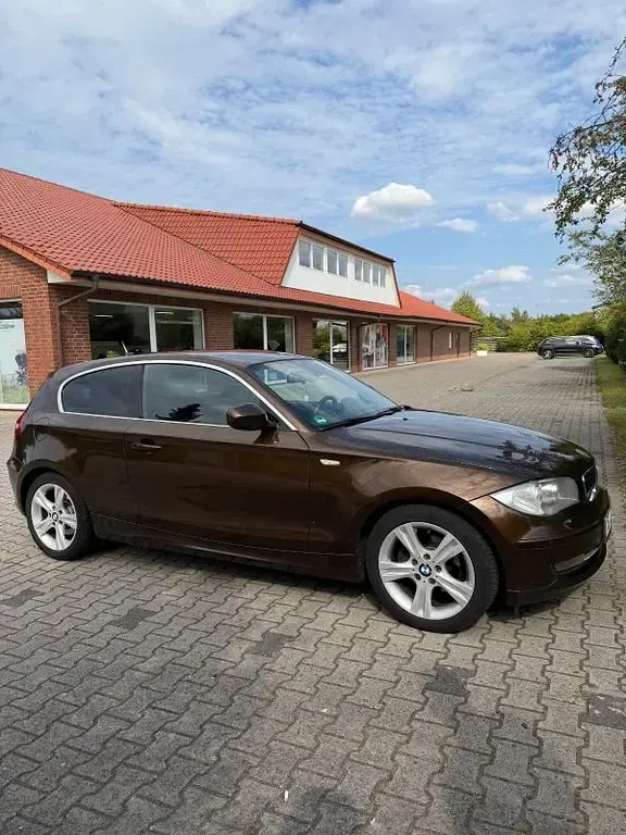 Gebraucht BMW 118 Coupé 143 PS (105 kW) 2011 Braun Coupé