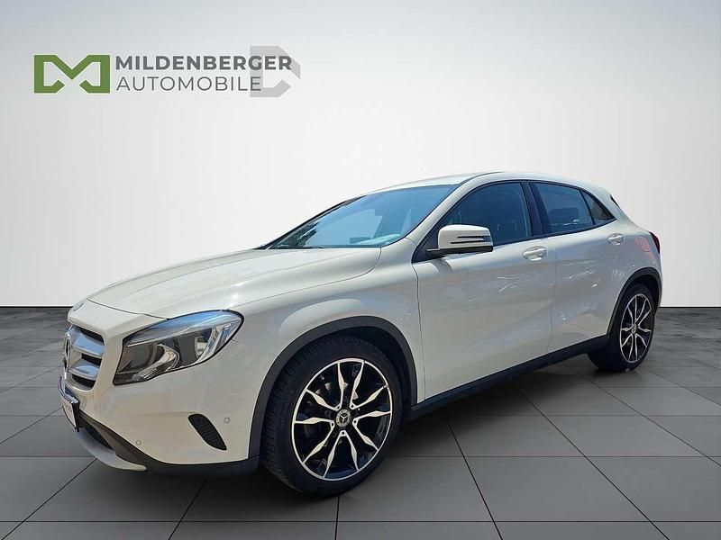 Weiß Gebraucht 2016 Mercedes GLA180 SUV | 14.700 € (Fairer Preis) - Bild 1/4