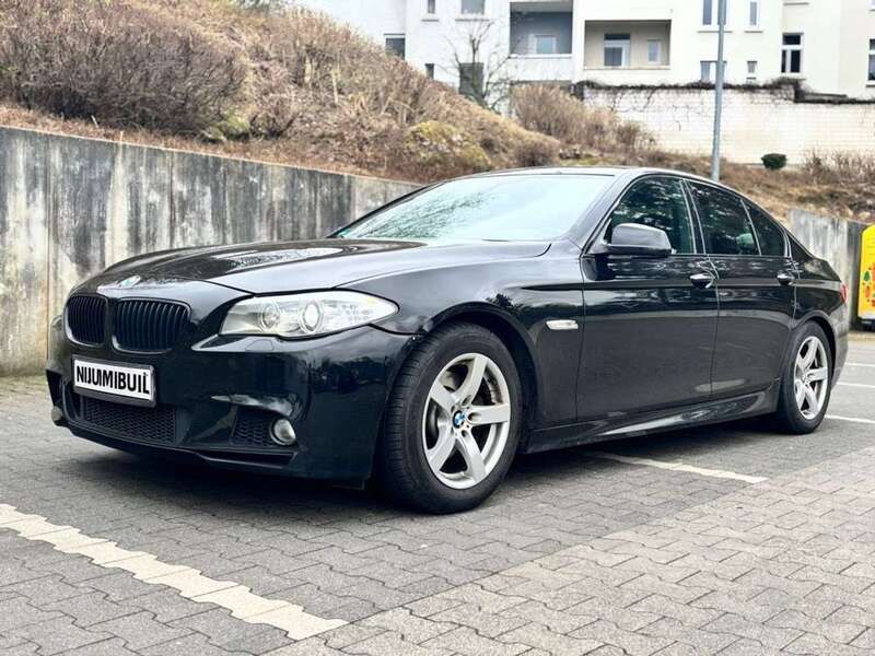 Schwarz Gebraucht 2012 BMW 520 M Sport Limousine | 7.200 € (Fairer Preis) - Bild 1/4