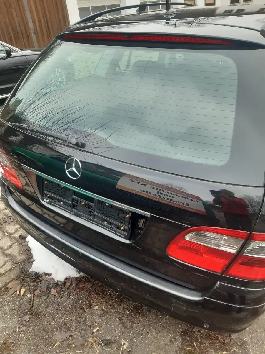 Używany Mercedes E200 180 KM (132 kW) 2008 Czarny Kombi