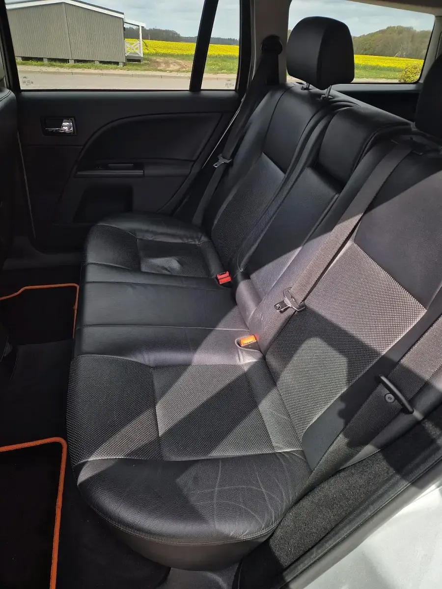 Gebraucht Ford Mondeo 170 PS (125 kW) 2003 Silber Kombi