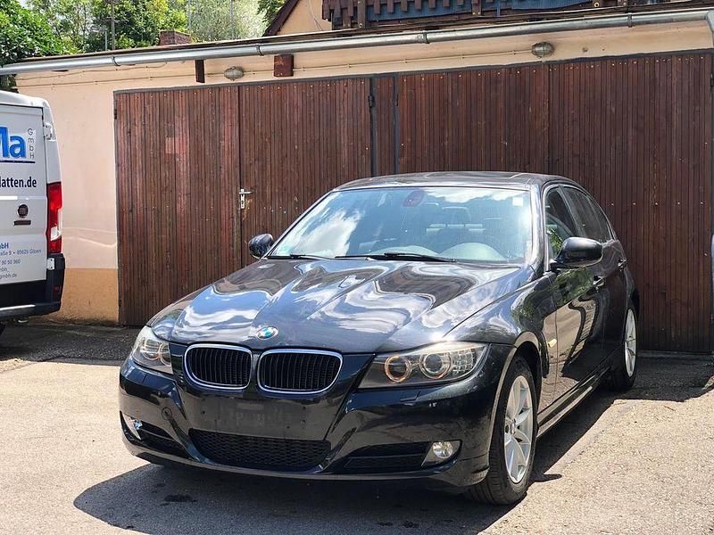 Schwarz Gebraucht 2010 BMW 320 Limousine | 7.990 € (Etwas zu teuer) - Bild 1/4