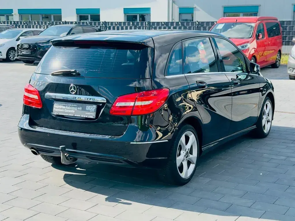 Gebraucht Mercedes B200 156 PS (114 kW) 2011 Schwarz Kleinwagen