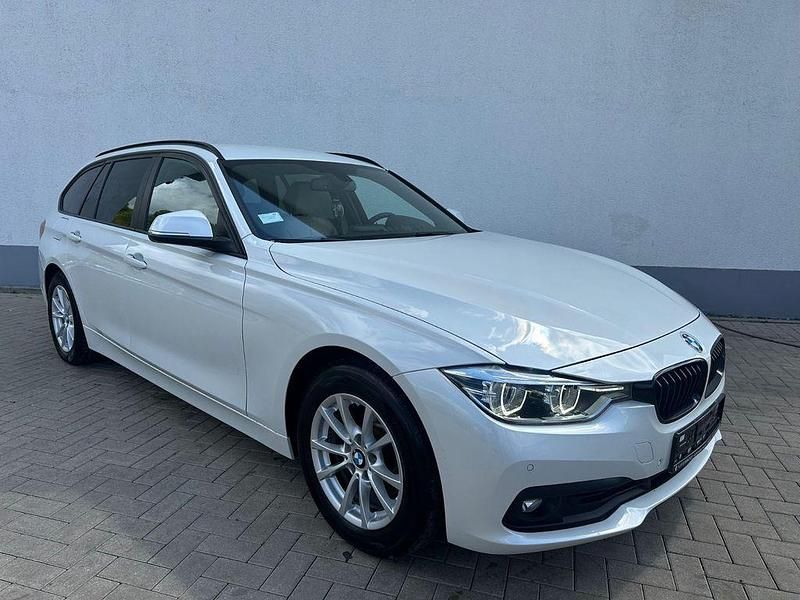 Weiß Gebraucht 2019 BMW 316 Advantage Kombi | 11.800 € (Fairer Preis) - Bild 1/4