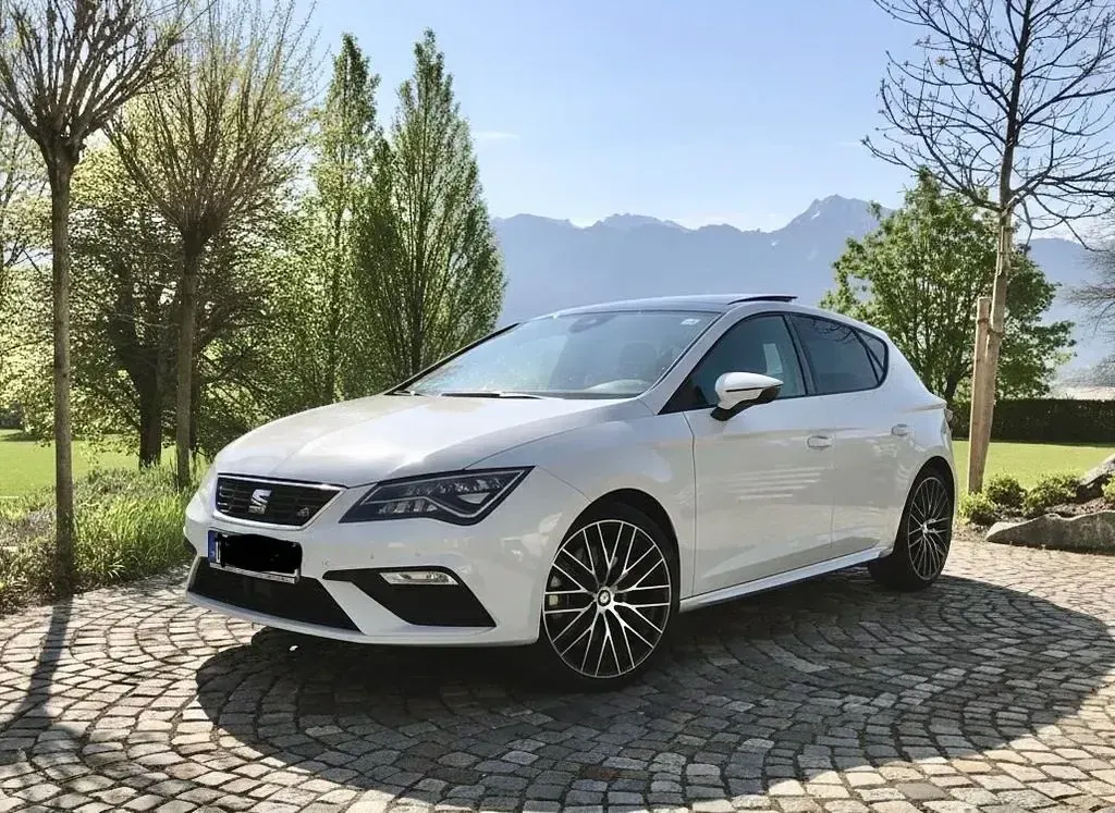 Używany Seat Leon FR 179 KM (131 kW) 2017 Biały Sedan/Limuzyna