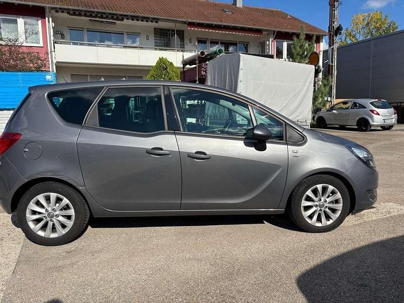 Gebraucht Opel Meriva drive 140 PS (102 kW) 2016 Shiny grey (rock) Van / Kleinbus