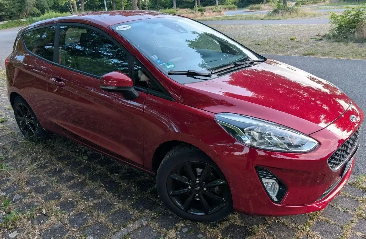 Gebraucht Ford Fiesta Cool & Connect 101 PS (74 kW) 2018 Rot Kleinwagen