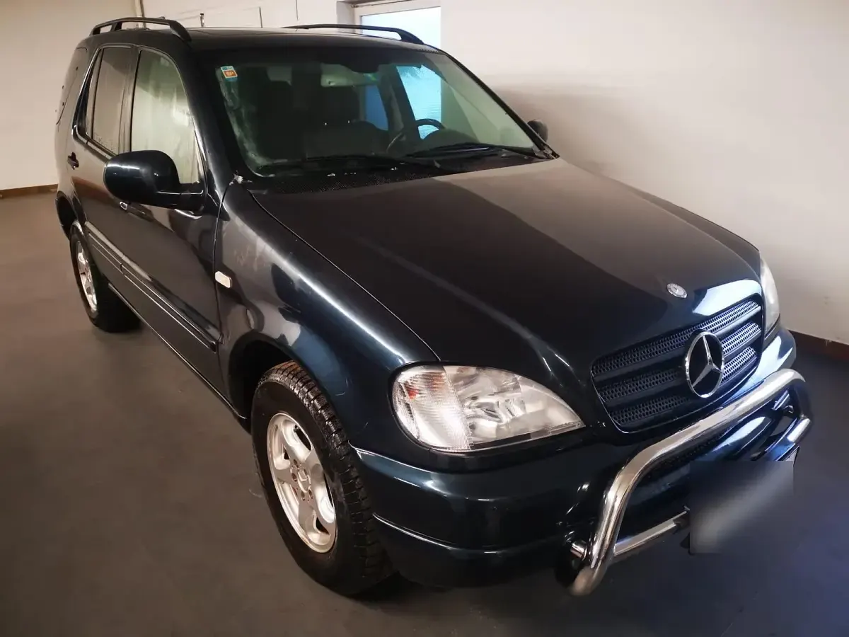 Gebraucht Mercedes ML320 218 PS (160 kW) 2001 Schwarz SUV