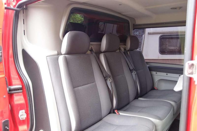 Gebraucht Opel Vivaro 114 PS (83 kW) 2013 Rot Van / Kleinbus