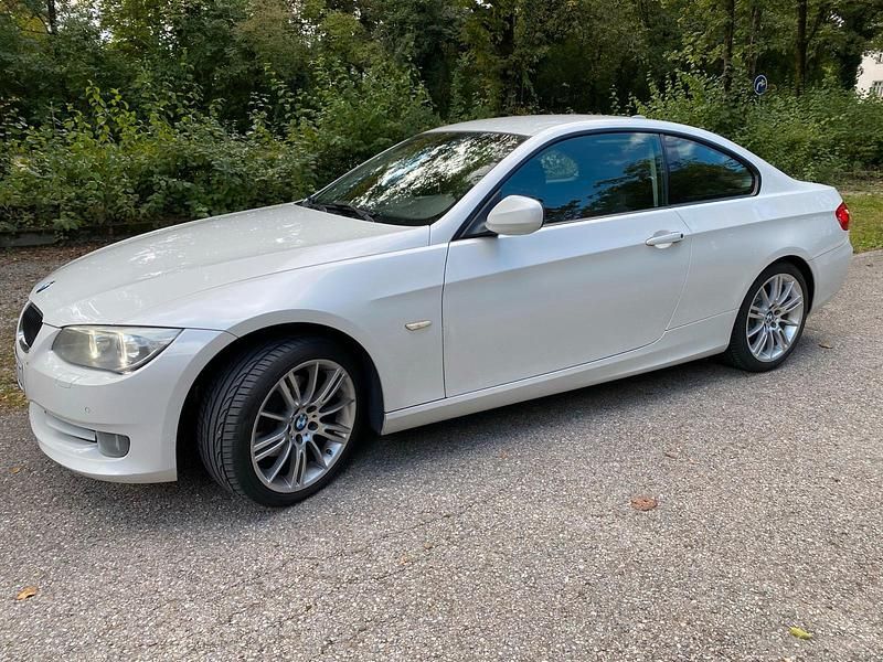 Gebraucht BMW 320 184 PS (135 kW) 2011 Weiß Coupé