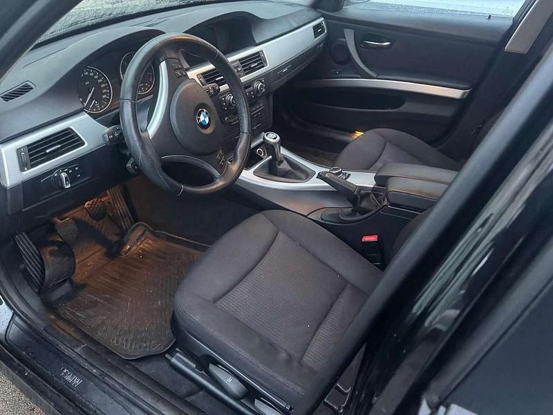 Gebraucht BMW 320 Sport Line 163 PS (119 kW) 2011 Kombi