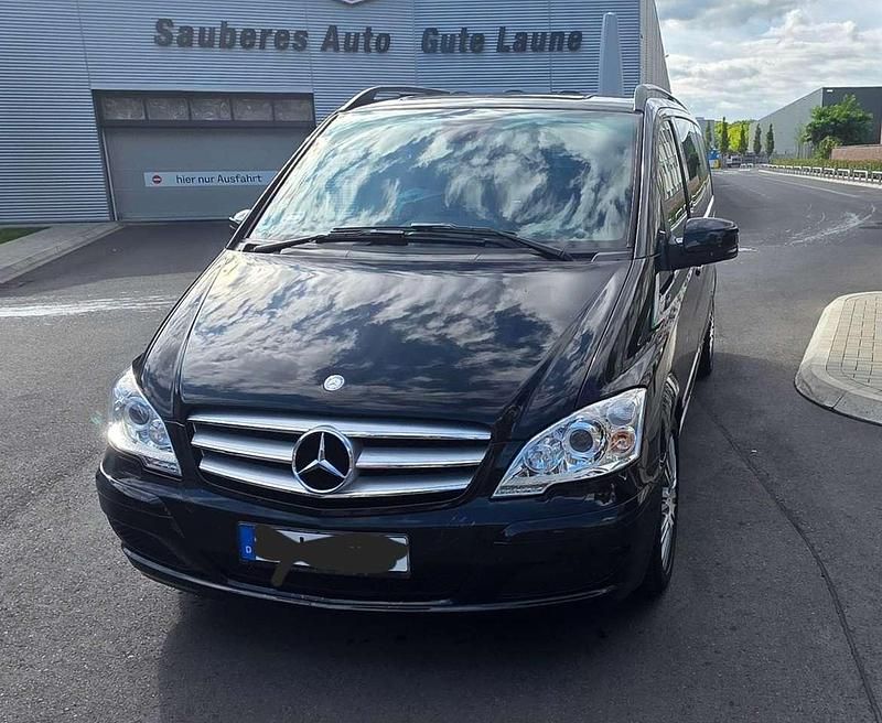 Schwarz Gebraucht 2011 Mercedes Viano Van / Kleinbus | 24.000 € (Teuer) - Bild 1/4