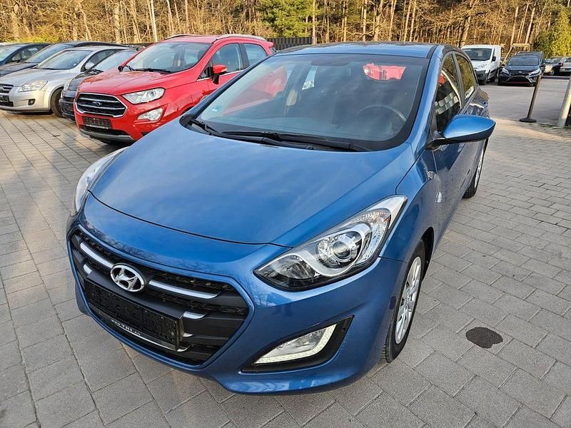 Gebraucht Hyundai i30 Classic 101 PS (74 kW) 2015 Blau Limousine