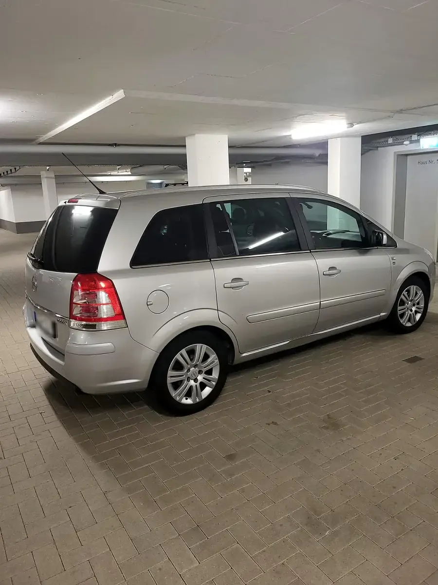 Gebraucht Opel Zafira Eco 116 PS (85 kW) 2011 Silber Van / Kleinbus