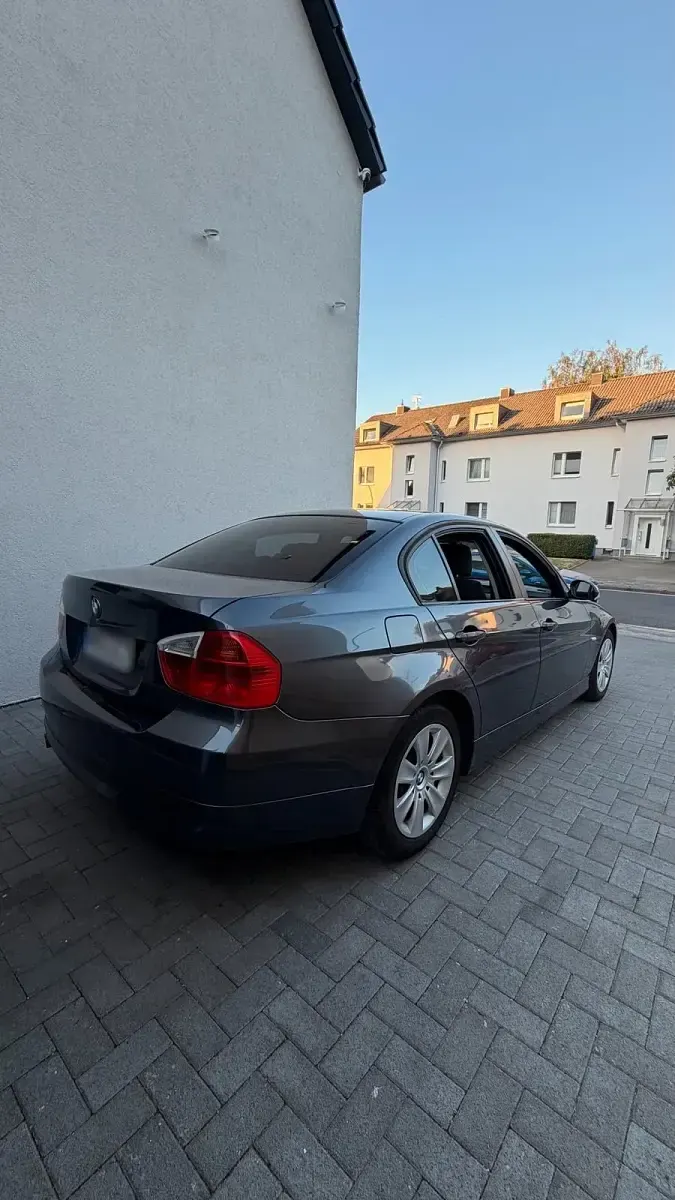 Gebraucht BMW 318 122 PS (89 kW) 2006 Grau Limousine