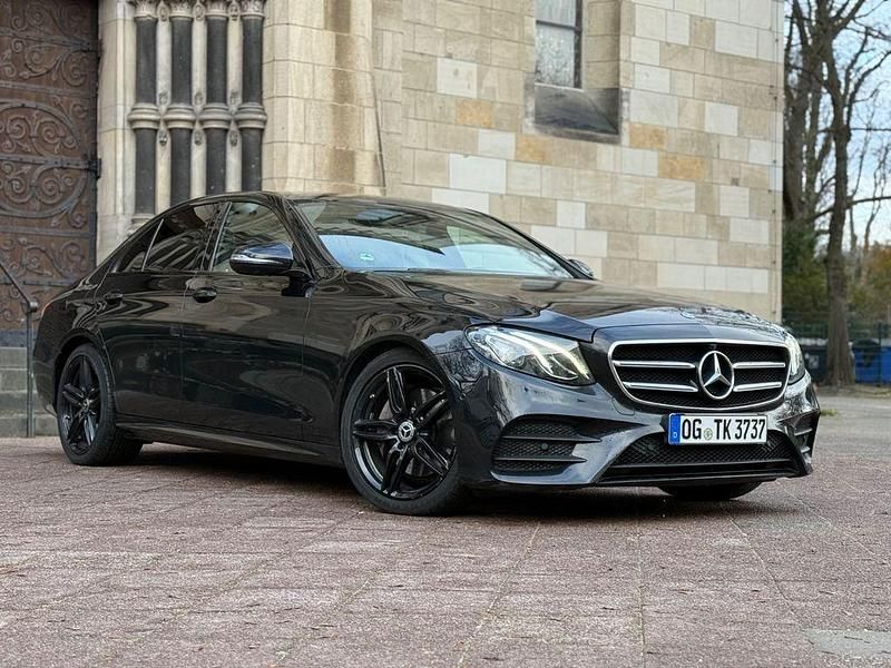 Gebraucht Mercedes E220 AMG line 194 PS (142 kW) 2019 Schwarz Limousine