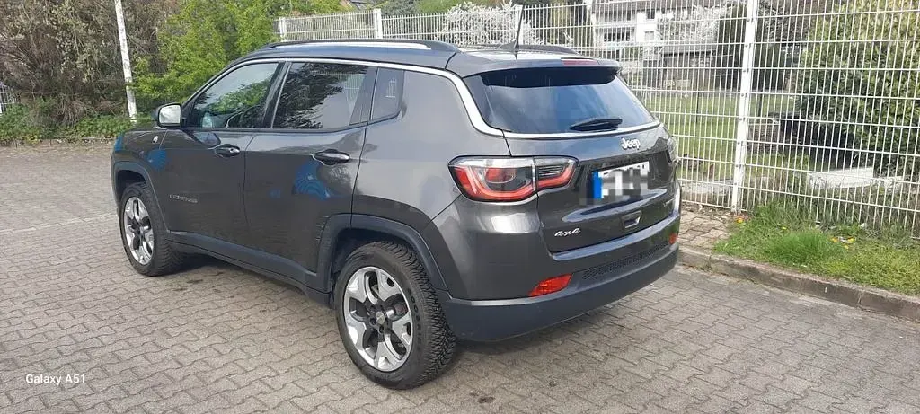 Gebraucht Jeep Compass Limited 140 PS (102 kW) 2017 Grau SUV